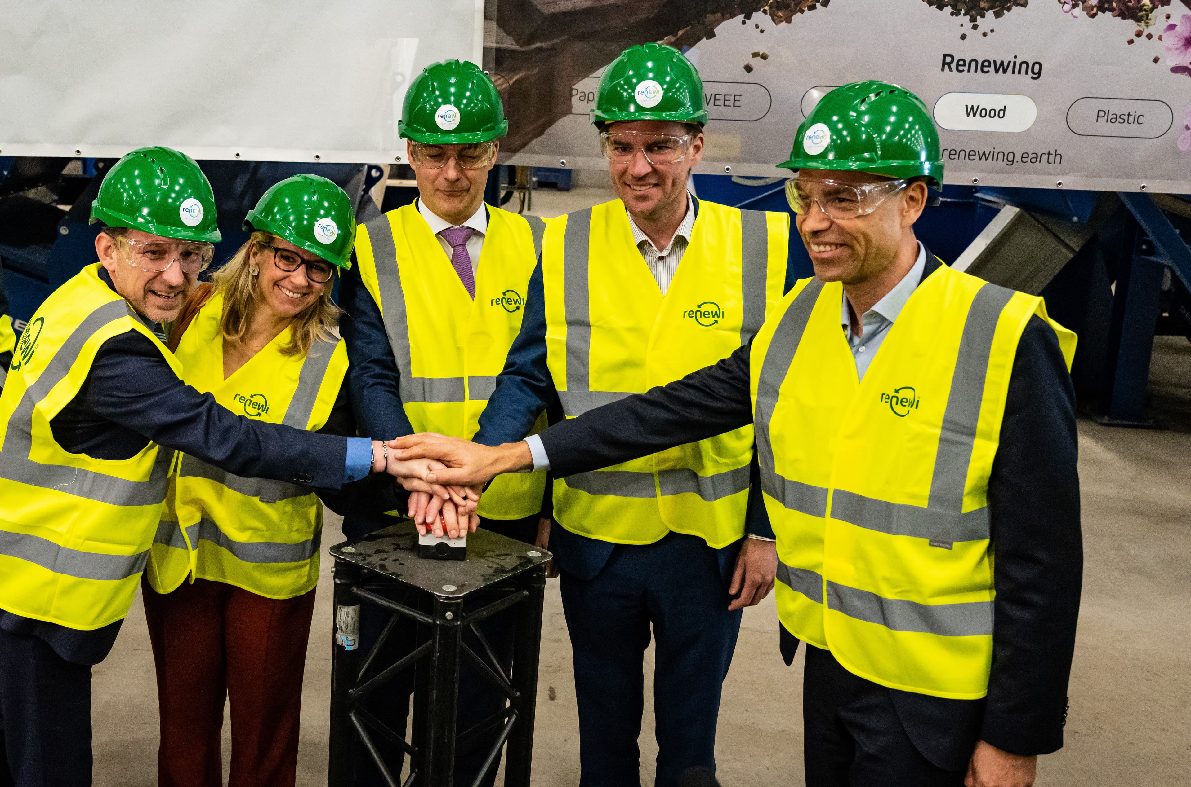 Inauguration de la nouvelle ligne de tri et de l’éolienne sur le site de Renewi à Gand