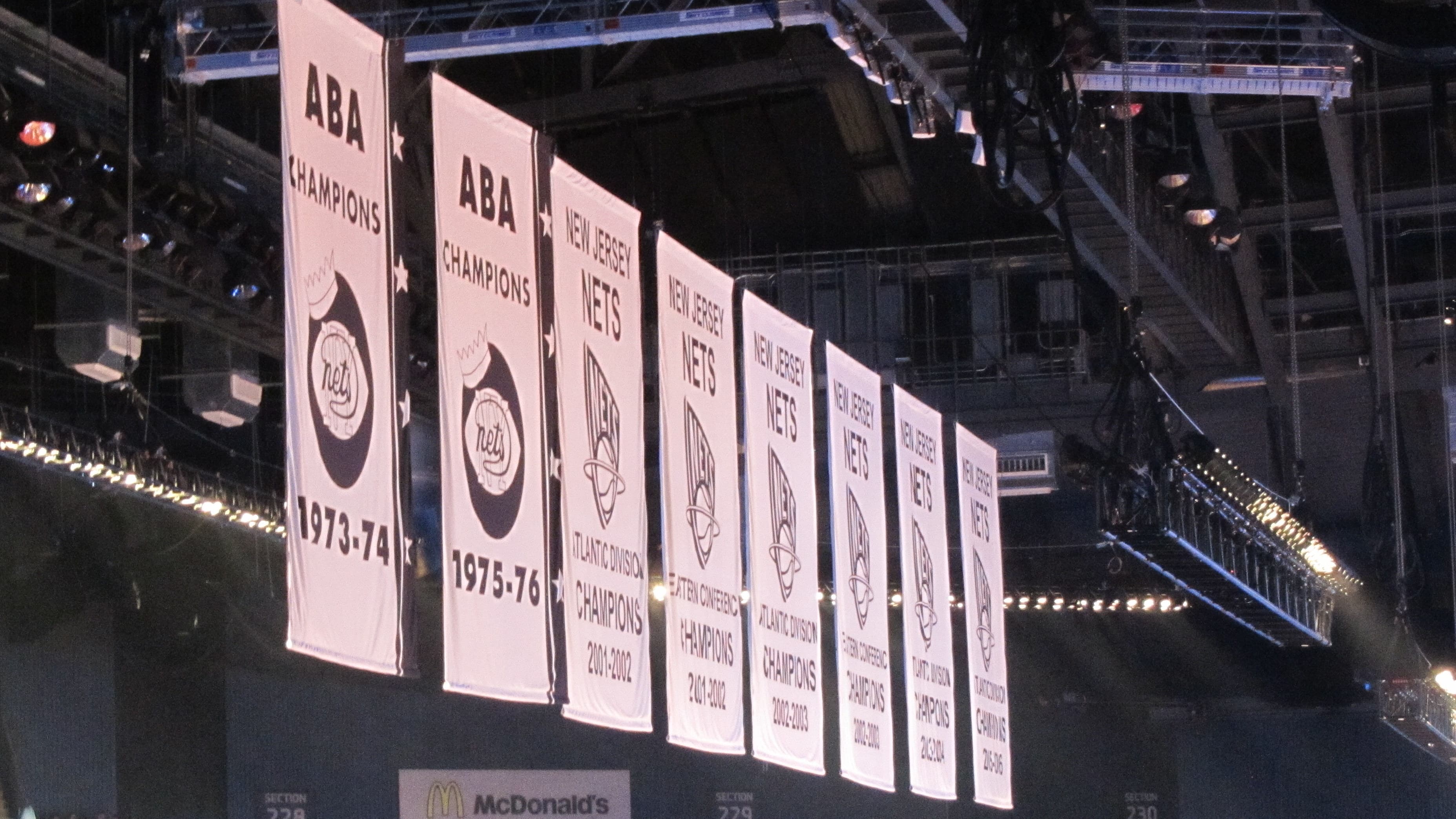 #REACT: wie heeft een recyclageoplossing voor PVC en polyester banners?