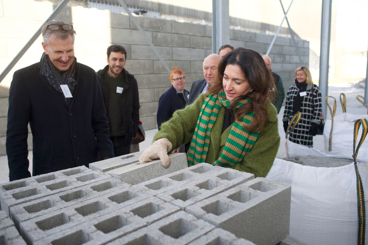 Masterbloc produceert circulaire bouwstenen met Carbstone-technologie van Orbix