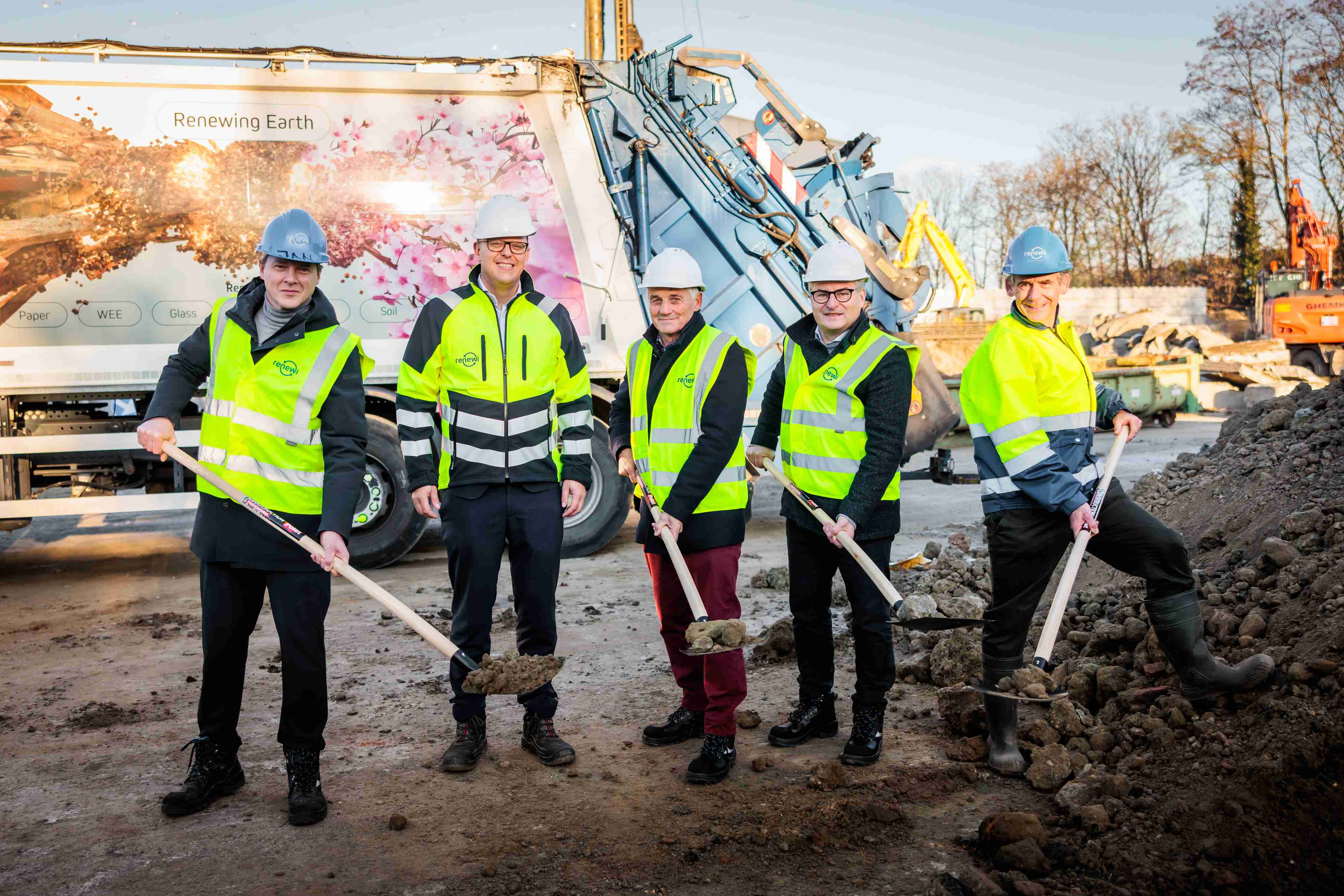 Premier coup de pelle pour la nouvelle ligne de tri des déchets sur le site de Renewi à Puurs